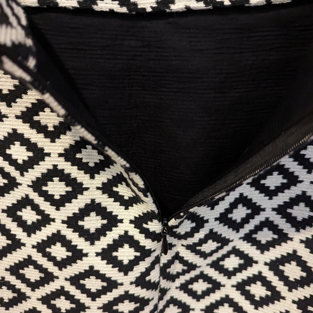 ZARA Mini Skirt Ivory Cream Black Diamond Pattern Size Medium *EUC - Picture 4 of 7